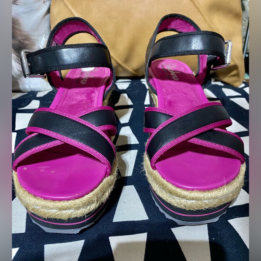 Skechers Women’s Memory Foam Black&Pink Ankle strap platform Sandals Sz.9 NWOT
